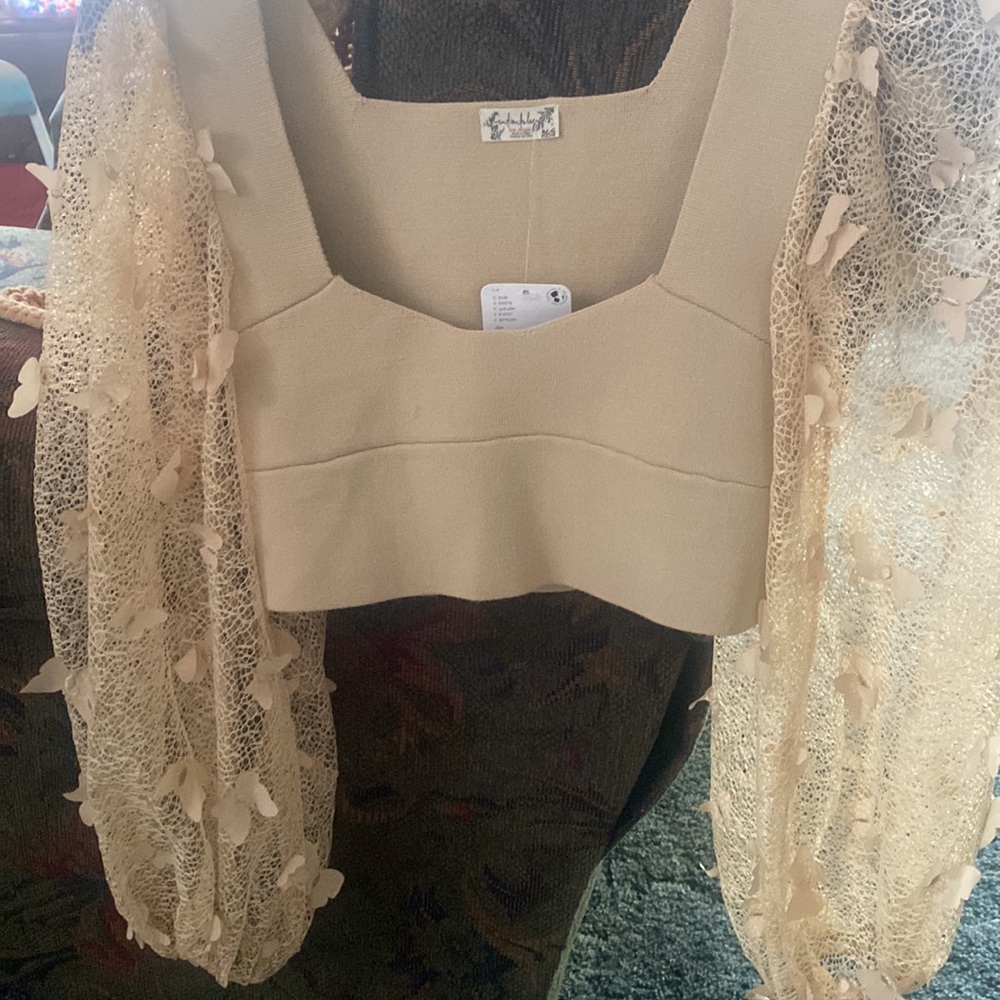 Free People butterfly sleeve crop top 🦋✨🥐